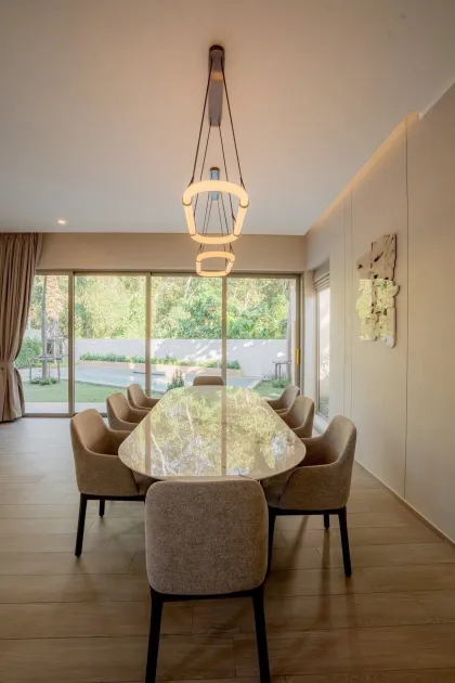 Villa neuve avec piscine privée à vendre à Chalong