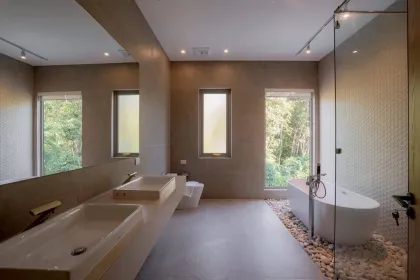 Villa neuve avec piscine privée à vendre à Chalong