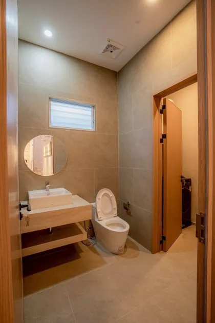 Villa neuve avec piscine privée à vendre à Chalong