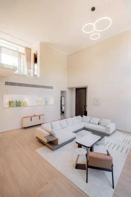 Villa neuve avec piscine privée à vendre à Chalong