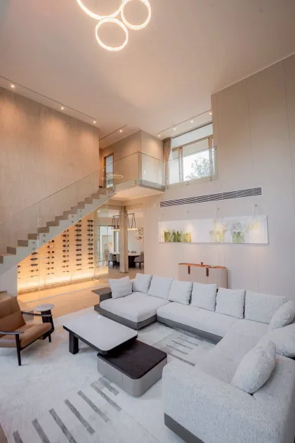 Villa neuve avec piscine privée à vendre à Chalong