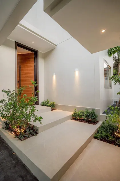 Villa neuve avec piscine privée à vendre à Chalong