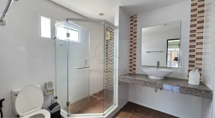 Halbfreistehendes Haus 2 Schlafzimmer 2 Bäder in Bandon, Thalang