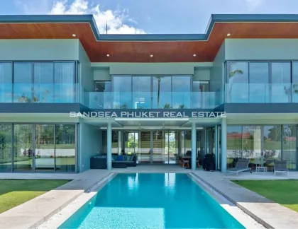 Villa moderne avec piscine et vue sur le golf à Laguna