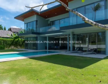 Villa moderne avec piscine et vue sur le golf à Laguna