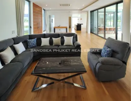 Villa moderne avec piscine et vue sur le golf à Laguna
