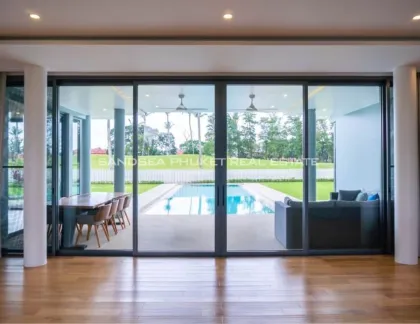 Villa moderne avec piscine et vue sur le golf à Laguna