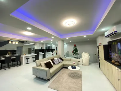 Villa à Kathu 5 chambres avec piscine privée à vendre