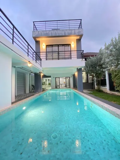 Villa à Kathu 5 chambres avec piscine privée à vendre