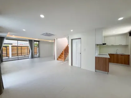 4-Bedroom 5-Bathroom Villa with Private Pool in Chalong