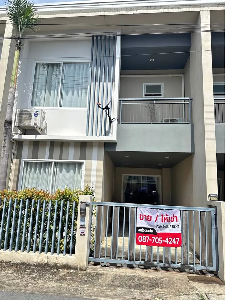 2 Schlafzimmer, 3 Badezimmer Stadthaus in Thalang, Phuket zu verkaufen