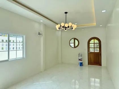 Casa Independiente de 3 Habitaciones en Bang Jo, Phuket