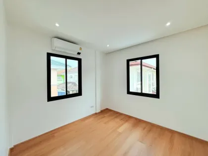 Einfamilienhaus mit 3 Schlafzimmern im Land & Houses Park Chalong zu verkaufen