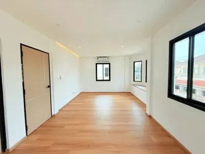 Einfamilienhaus mit 3 Schlafzimmern im Land & Houses Park Chalong zu verkaufen