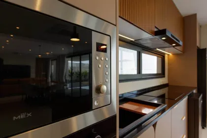 Luxuriöse 4-Schlafzimmer-Poolvilla in der Nähe des Rawai-Strands