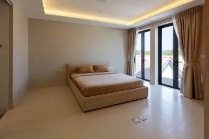 Luxuriöse 4-Schlafzimmer-Poolvilla in der Nähe des Rawai-Strands