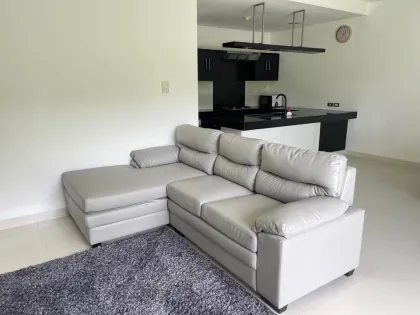 115 sqm 3-Bedroom Apartment with Pool Access in Kamala
