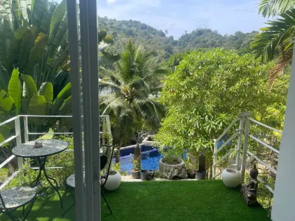 115 sqm 3-Bedroom Apartment with Pool Access in Kamala