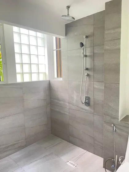 115 sqm 3-Bedroom Apartment with Pool Access in Kamala