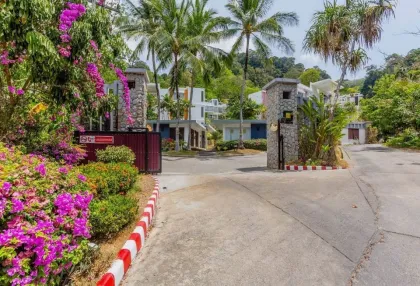 115 sqm 3-Bedroom Apartment with Pool Access in Kamala