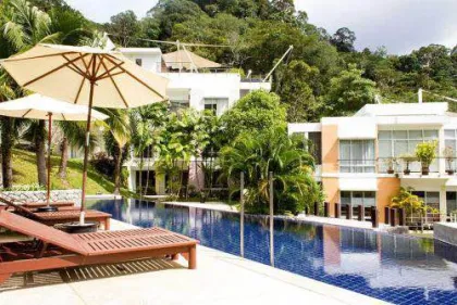 115 sqm 3-Bedroom Apartment with Pool Access in Kamala