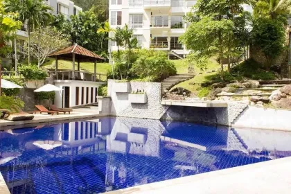 115 sqm 3-Bedroom Apartment with Pool Access in Kamala