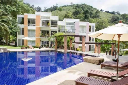 115 sqm 3-Bedroom Apartment with Pool Access in Kamala