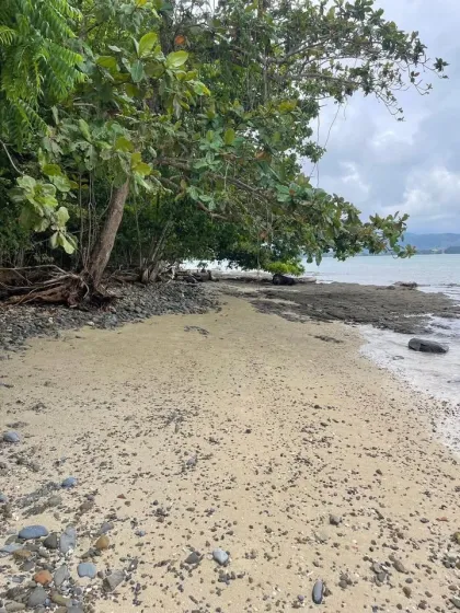 Exclusivo terreno frente al mar en venta en Koh Lon, Phuket