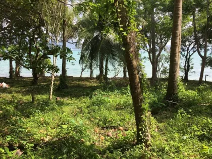 Exclusivo terreno frente al mar en venta en Koh Lon, Phuket