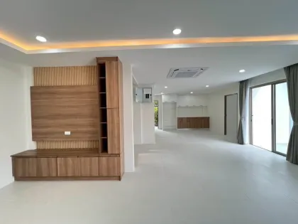Пул вилла с 4 спальнями и 5 ванными в Land & Houses Siwalee2, Чалонг