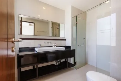 Maison de Ville 3 Chambres 3 Salles de Bain à Laguna Phuket Près de la Plage Bang Tao