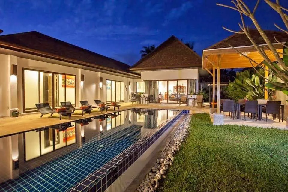 วิลล่าส่วนตัว 4 ห้องนอน พร้อมสระว่ายน้ำ ที่ราไวย์ ภูเก็ต