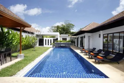 Moderna Villa de 4 Dormitorios con Piscina en Rawai Phuket