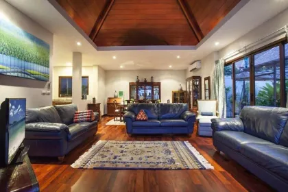 Moderna Villa de 4 Dormitorios con Piscina en Rawai Phuket