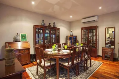 Moderna Villa de 4 Dormitorios con Piscina en Rawai Phuket