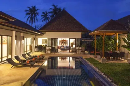 Moderna Villa de 4 Dormitorios con Piscina en Rawai Phuket