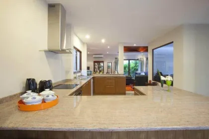 Moderna Villa de 4 Dormitorios con Piscina en Rawai Phuket