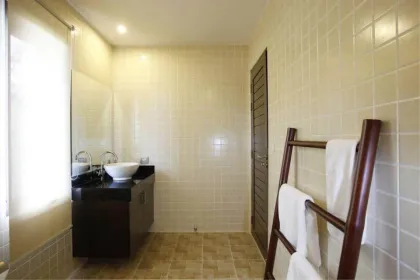 Moderna Villa de 4 Dormitorios con Piscina en Rawai Phuket