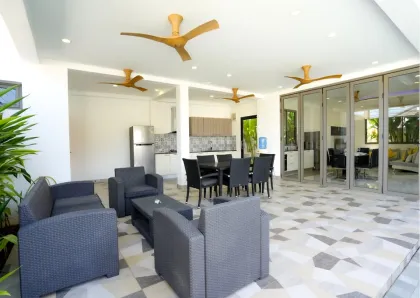 Luxusvilla mit 3 Schlafzimmern und Pool nahe Rawai & Nai Harn