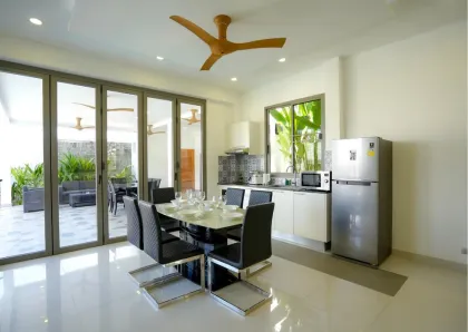 Luxusvilla mit 3 Schlafzimmern und Pool nahe Rawai & Nai Harn