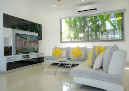 Luxusvilla mit 3 Schlafzimmern und Pool nahe Rawai & Nai Harn