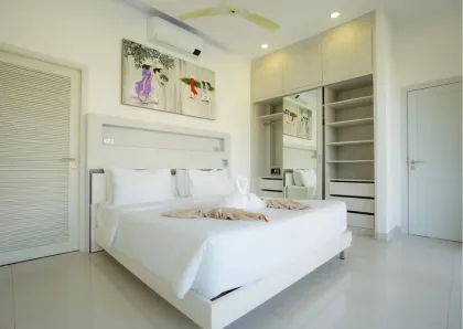 Luxusvilla mit 3 Schlafzimmern und Pool nahe Rawai & Nai Harn