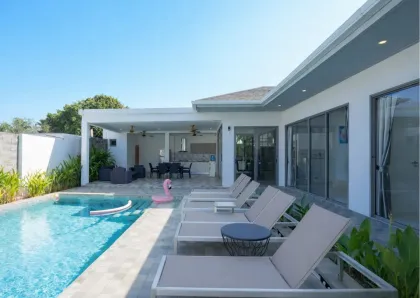 Luxusvilla mit 3 Schlafzimmern und Pool nahe Rawai & Nai Harn