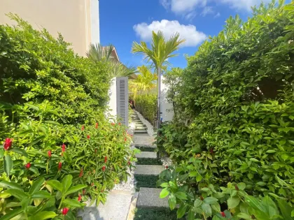 Luxuriöse tropische Privatpoolvilla 2 Schlafzimmer, 2 Bäder