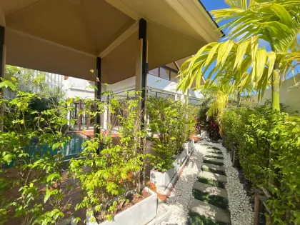 Luxuriöse tropische Privatpoolvilla 2 Schlafzimmer, 2 Bäder
