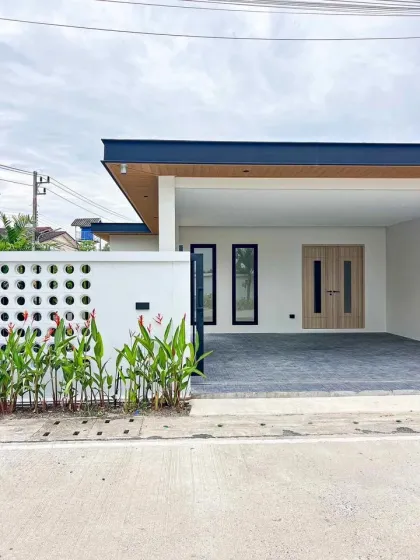 2-Bedroom 3-Bathroom Pool Villa near Laguna Cherngtalay, Nai Yang
