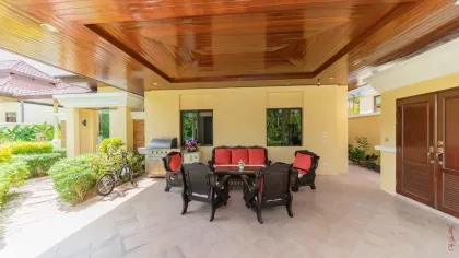 Luxury 4-Bedroom Garden Villa Near Bang Tao Beach