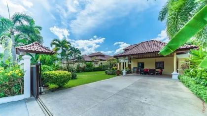 Luxury 4-Bedroom Garden Villa Near Bang Tao Beach