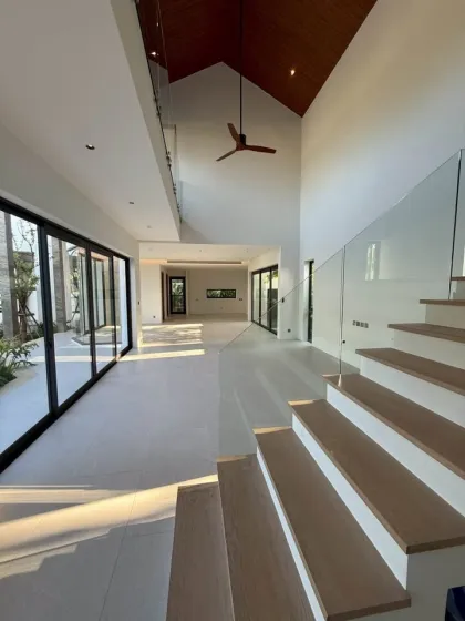 Villa Moderne 4 Chambres avec Piscine à Cherngtalay, Phuket