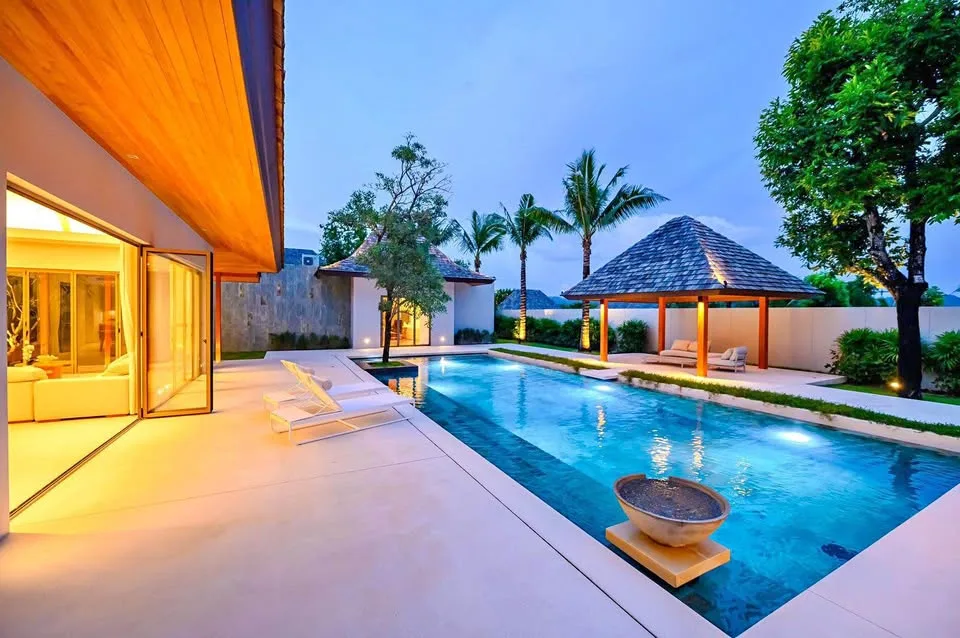 Villa de lujo con piscina y 5 habitaciones en Anchan Hill Cherngtalay